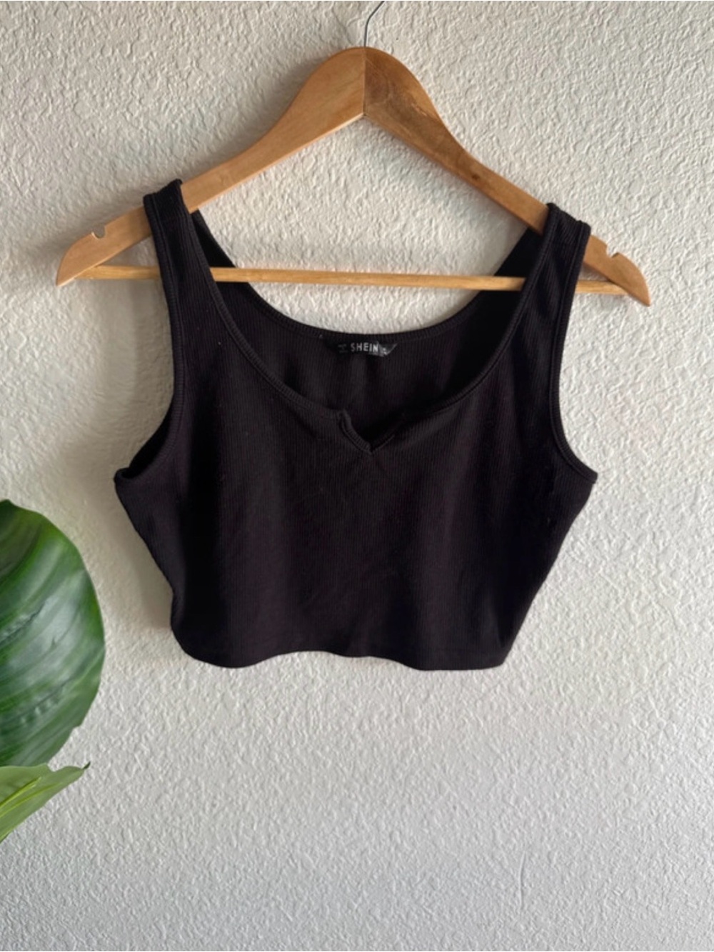 SHEIN Dark Ribbed Crop Top